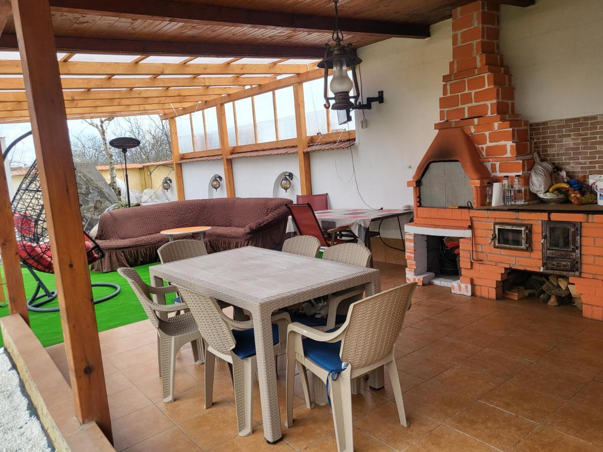 Vila Ana Cu Terasa Gratar Si Jacuzzi Villa Satu Mare Exterior photo